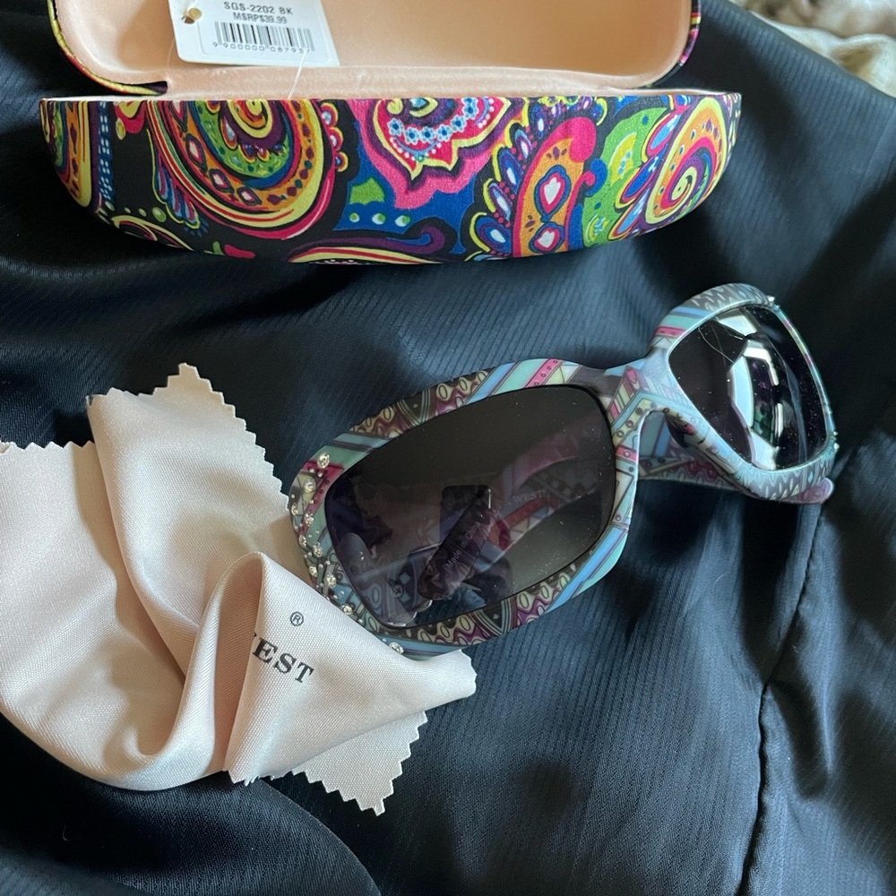 Montana West Black Sunglasses with Dark Tinted Lenses - Picture 2 of 7